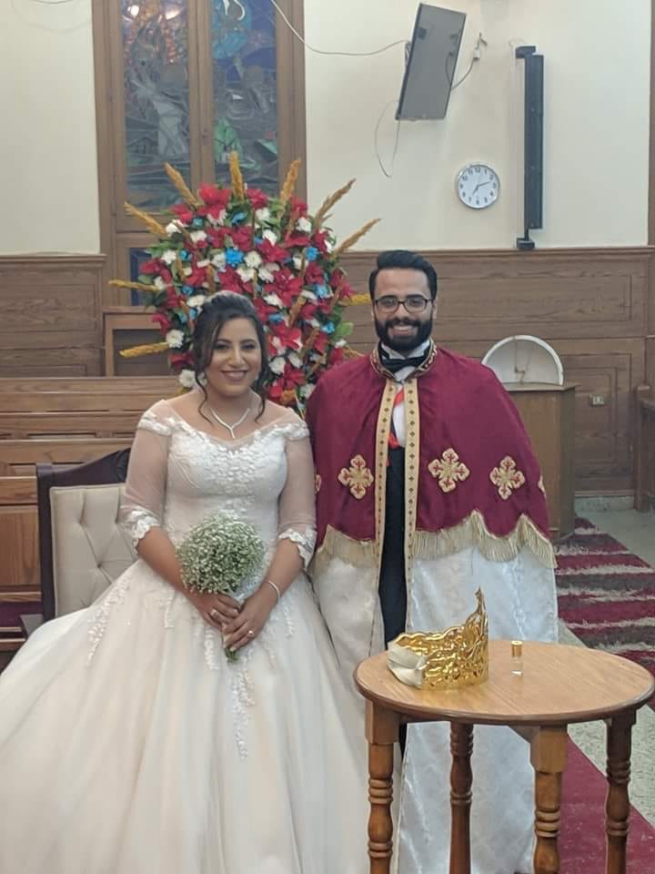 الدكتورة سماح نبيل فى حفل زفافها بالكنيسة