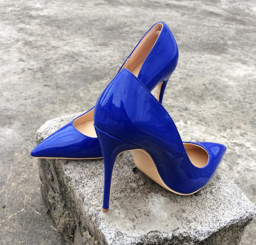حذاء أزرق
