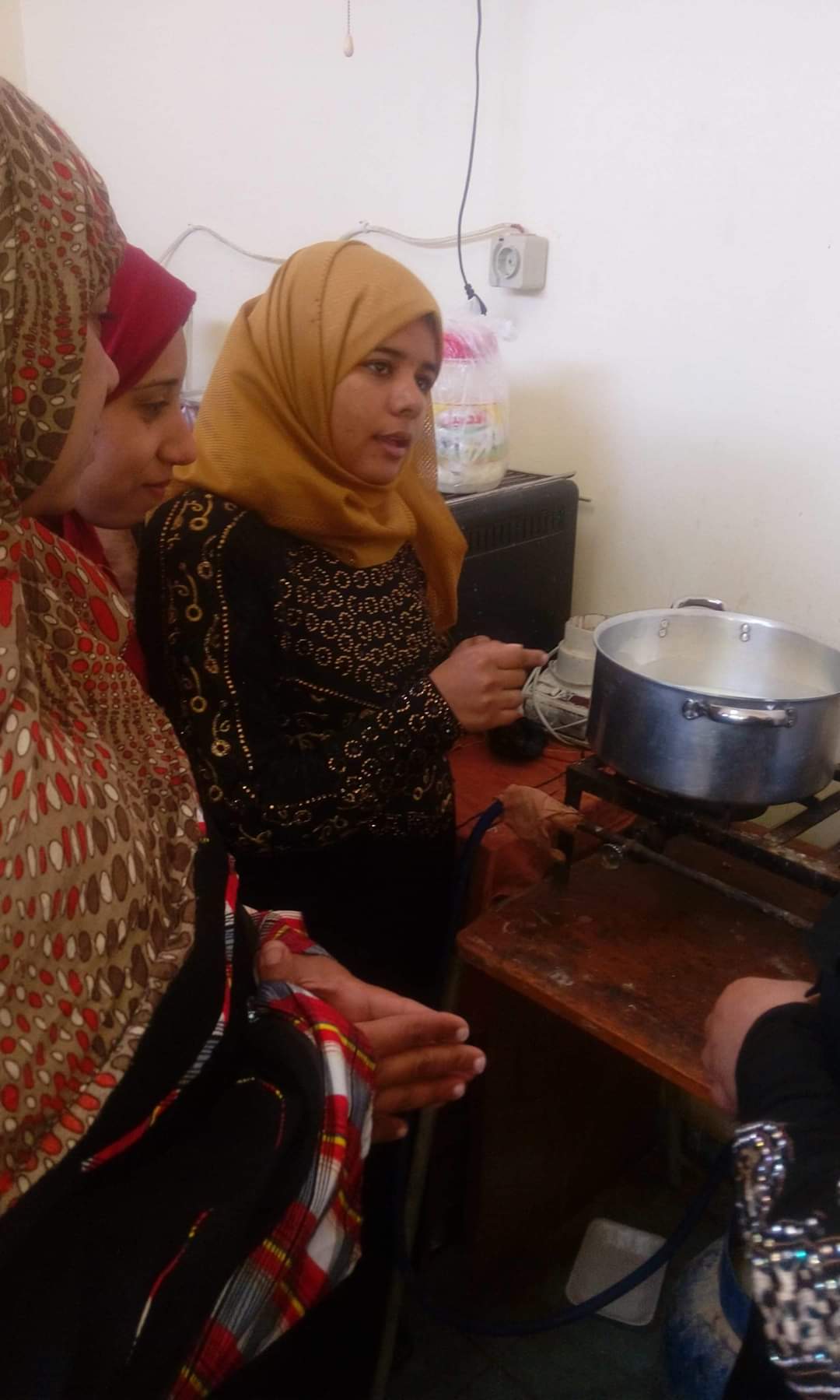 تدريب سيدات قرية المنيرة بالوادى الجديد على صناعة منتجات الألبان (2)