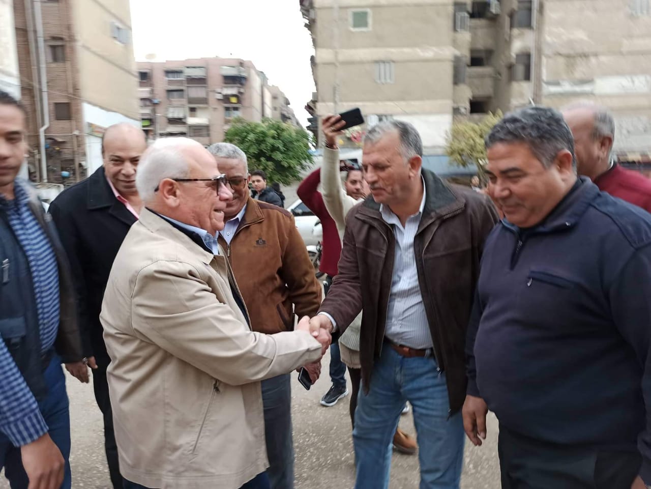 محافظ بورسعيد يلتقي بعدد من المواطنين بالمجمع الإسلامي بحي الزهور (2)