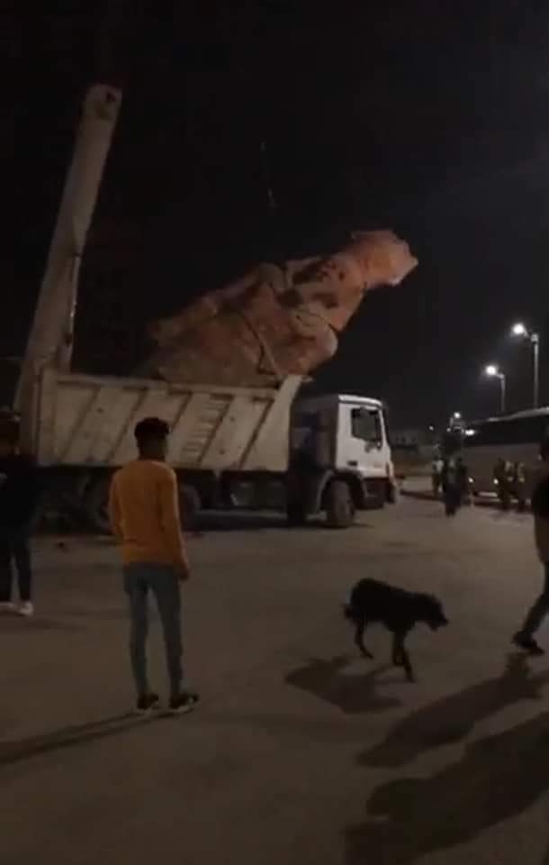 نقل تمثال رمسيس من أمام جامعة الزقازيق (1)