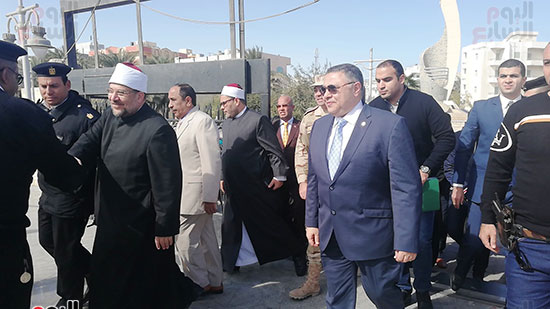 وزير الأوقاف يصل مسجد الميناء الكبير  (2)