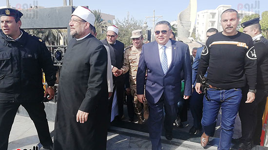 وزير الأوقاف يصل مسجد الميناء الكبير  (1)