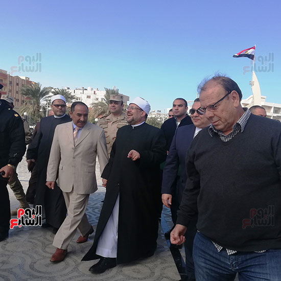 وزير الأوقاف يصل مسجد الميناء الكبير  (7)