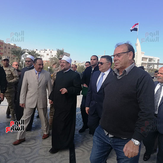 وزير الأوقاف يصل مسجد الميناء الكبير  (6)