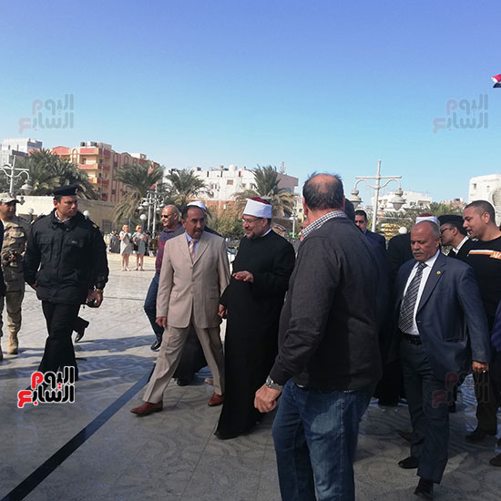 وزير الأوقاف يصل مسجد الميناء الكبير  (5)