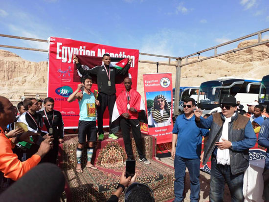 عداؤون الأردن واليابان ومصر يتصدرون مسابقات ماراثون مصر الدولي (14)