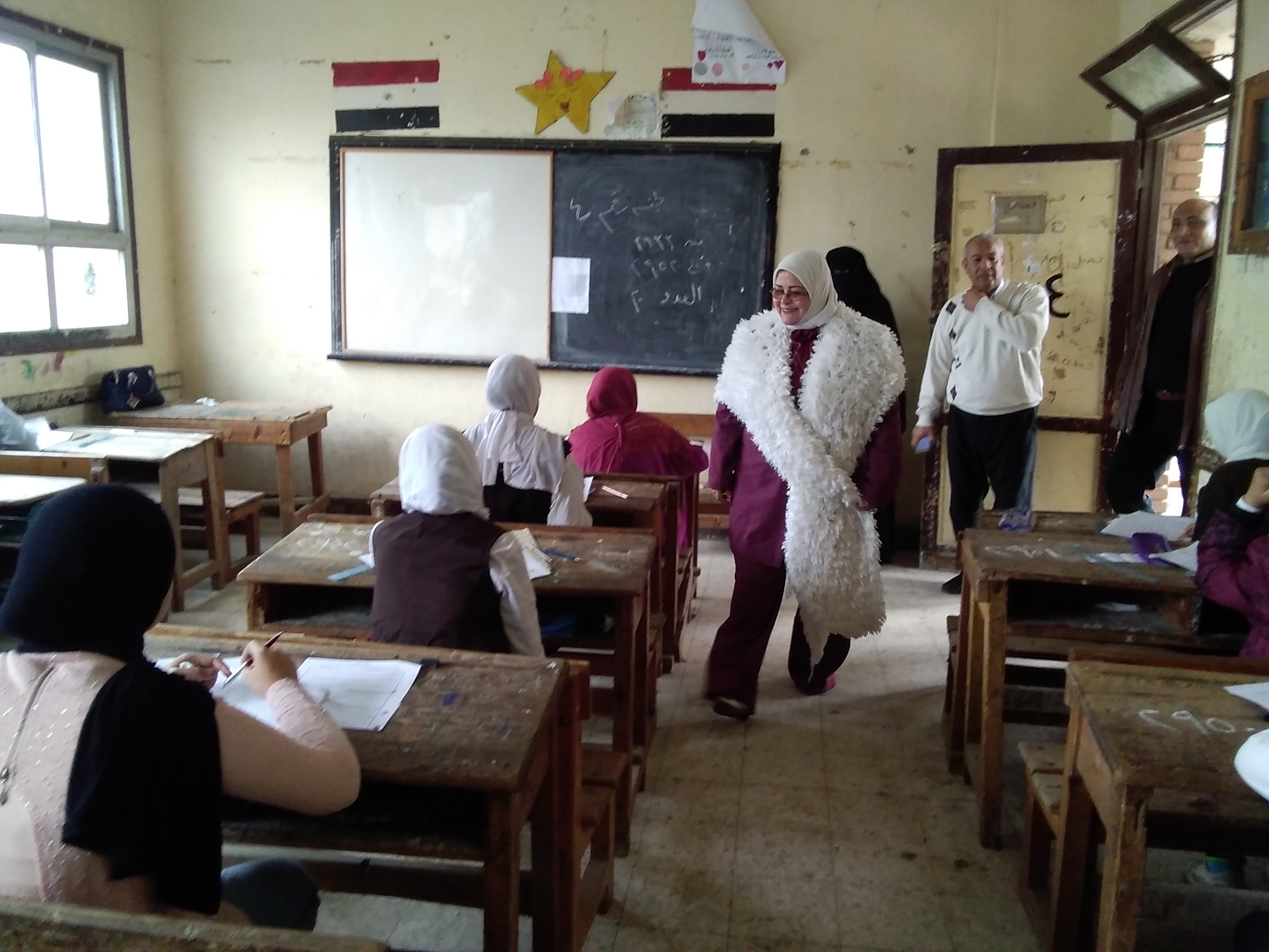 وكيل تعليم كفر الشيخ تتفقد لجان امتحانات الشهادة الإعدادية (15)