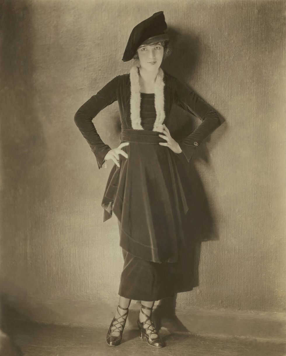 إينا كلير فى صورة لمجلة فوج عام 1919