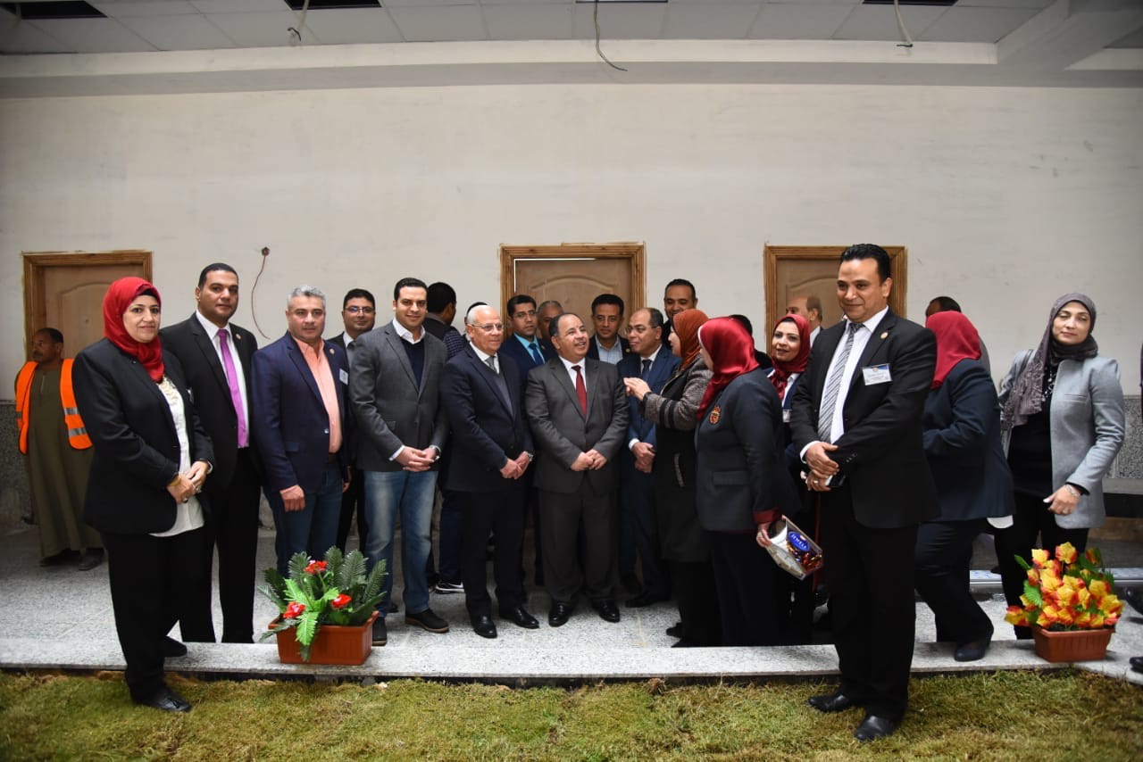 وزير المالية ومحافظ بورسعيد يتفقدان انشاء مبنى المديرية المالية (9)