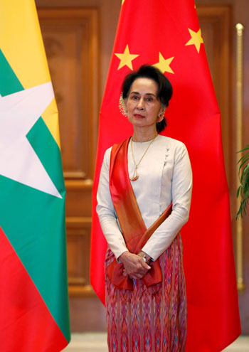 مستشار دولة ميانمار أونغ سان سو كي ينتظر وصول الرئيس الصيني