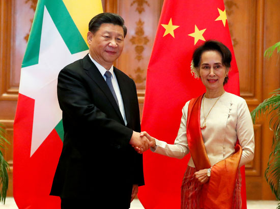 مستشار دولة ميانمار أونغ في القصر الرئاسي في نايبيتاو  ترحب برئيس الصين