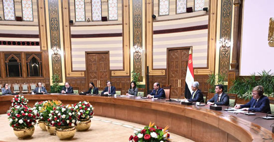 الرئيس عبد الفتاح السيسي يستقبل وفدا من أعضاء مجلس المديرين التنفيذيين للبنك الدولي (2)