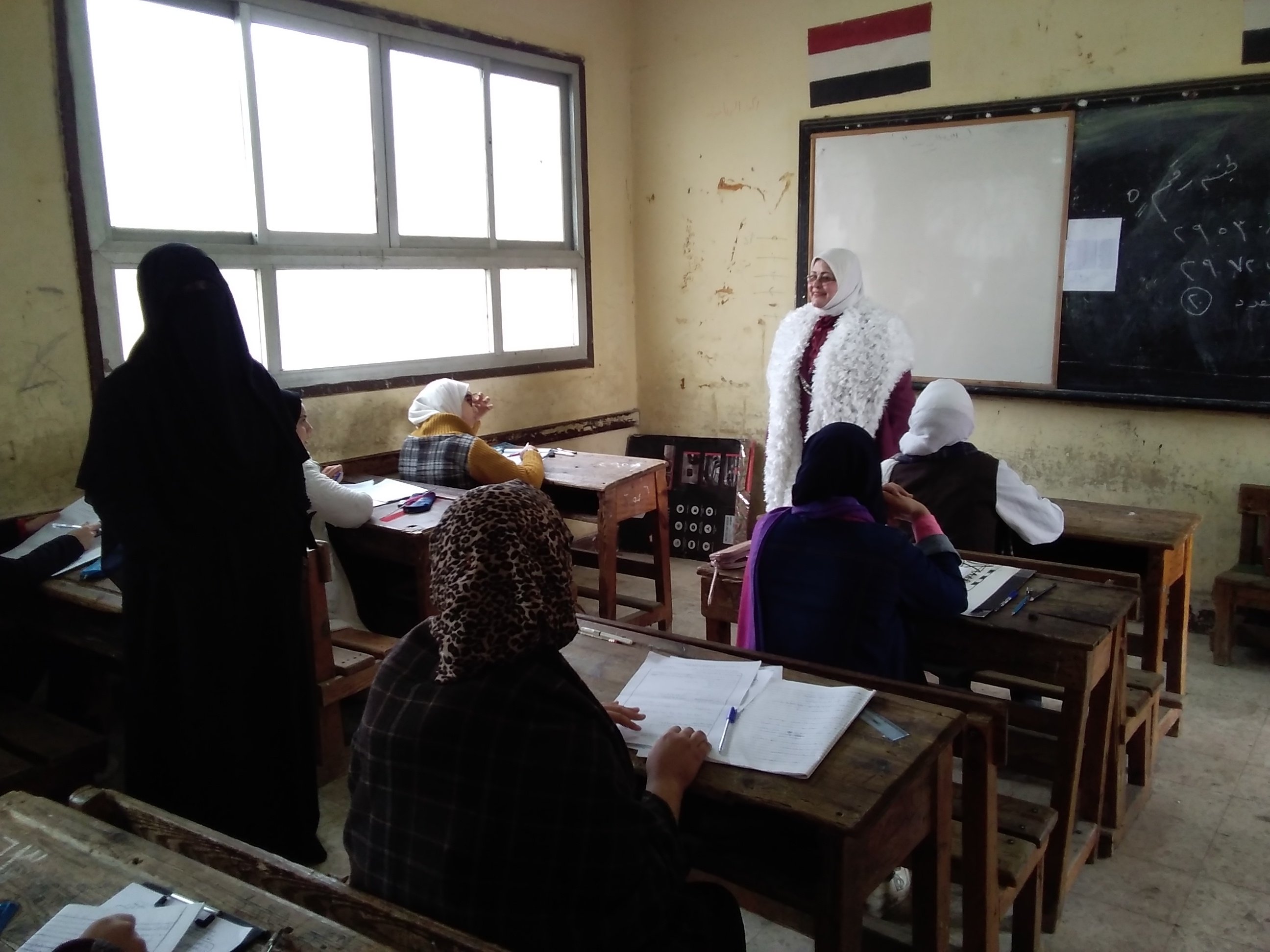 وكيل تعليم كفر الشيخ تتفقد لجان امتحانات الشهادة الإعدادية (8)