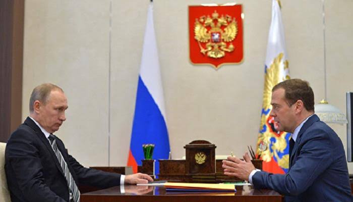 استقالة ميديفيديف تفتح الباب أمام تعديلات دستورية