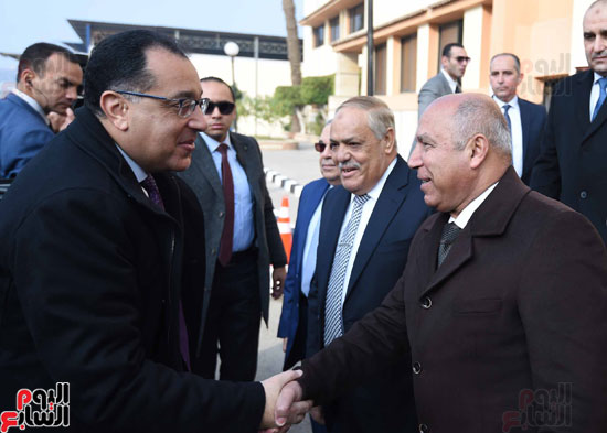 مصطفى مدبولي رئيس مجلس الوزراء فى زيارة لمصنع مهمات السكك الحديدية سيماف (3)