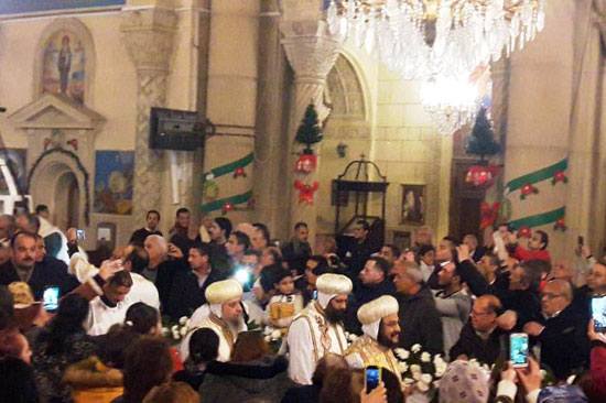 البابا تواضروس يترأس صلاة قداس عيد الغطاس (17)