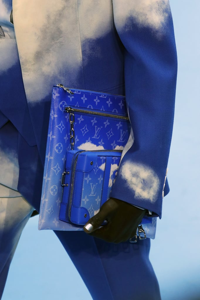 حقيبة مميزة فى عرض Louis Vuitton