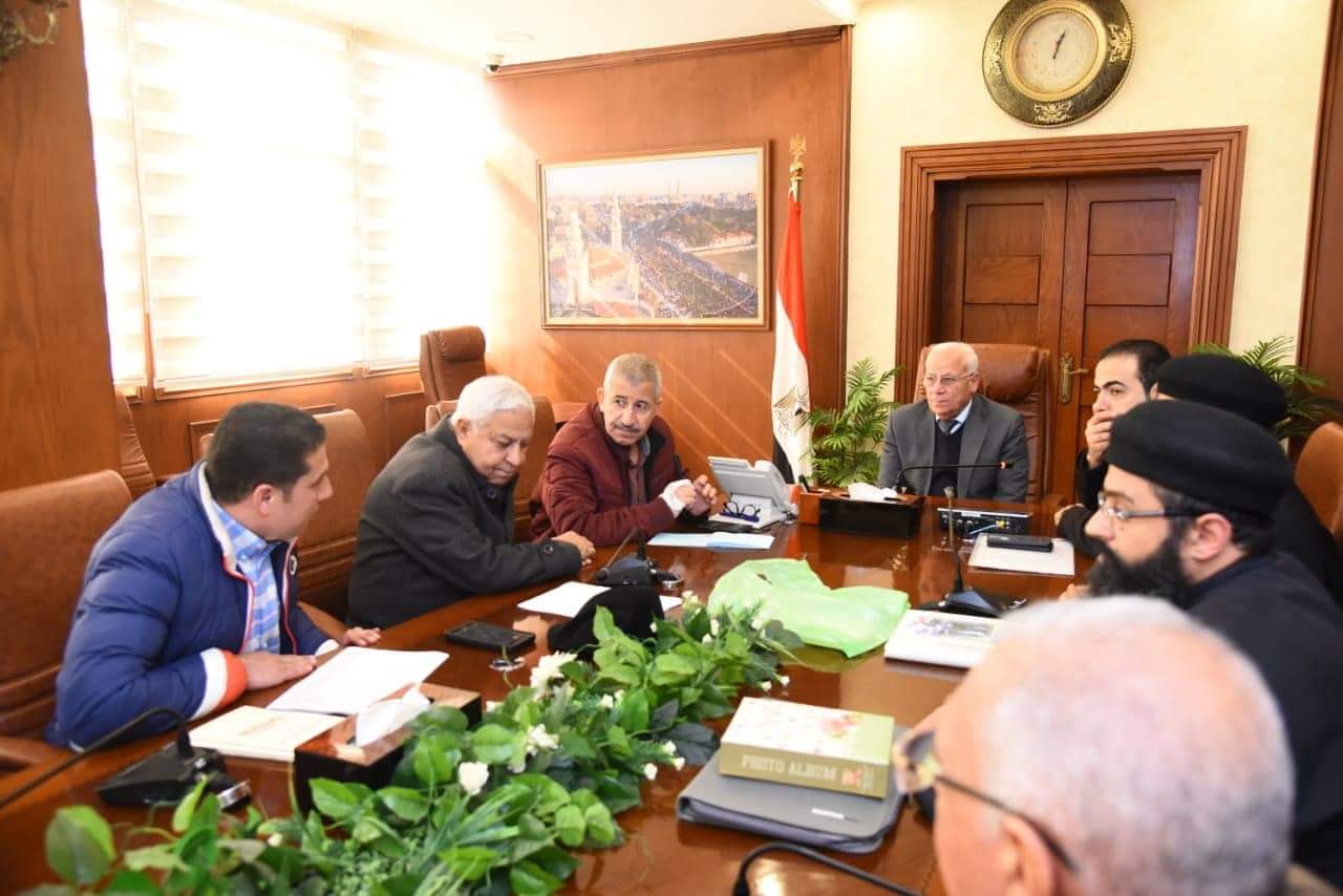 محافظ بورسعيد يتابع أعمال اللجنة المكلفة بإدراج المحافظة ضمن مسار العائلةالمقدسة (1)