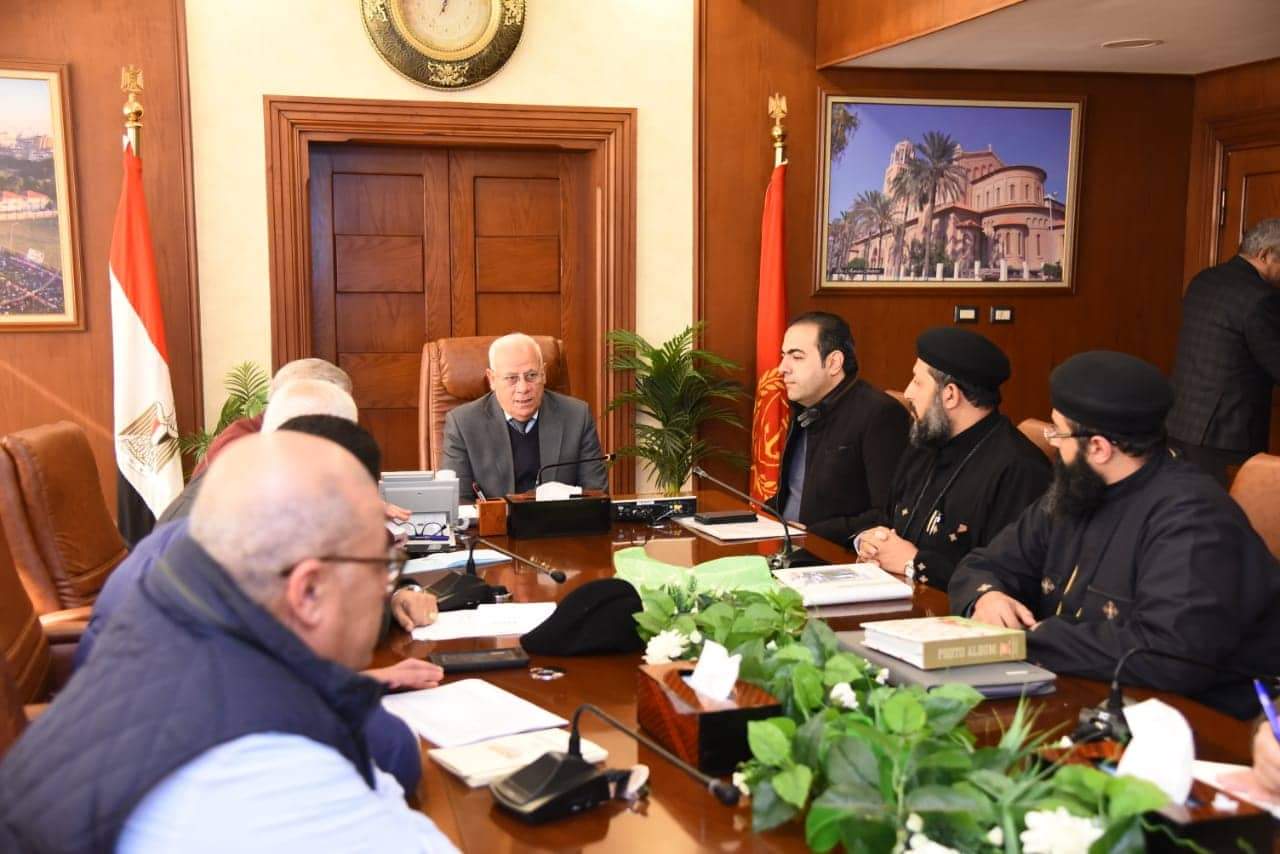 محافظ بورسعيد يتابع أعمال اللجنة المكلفة بإدراج المحافظة ضمن مسار العائلةالمقدسة (2)