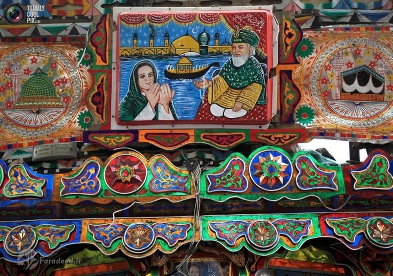 رسومات دينية تزين الشاحنات فى باكستان