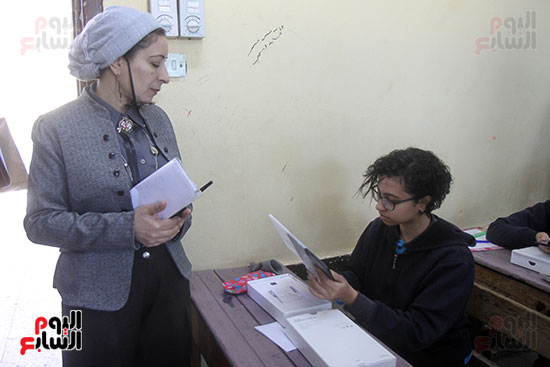 تسليم التابلت علي طلبة مدارس القاهرة (21)