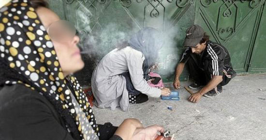 إدمان نساء إيرانيات للمخدرات