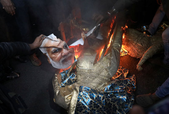 حرق صورة رئيس وزراء الهند