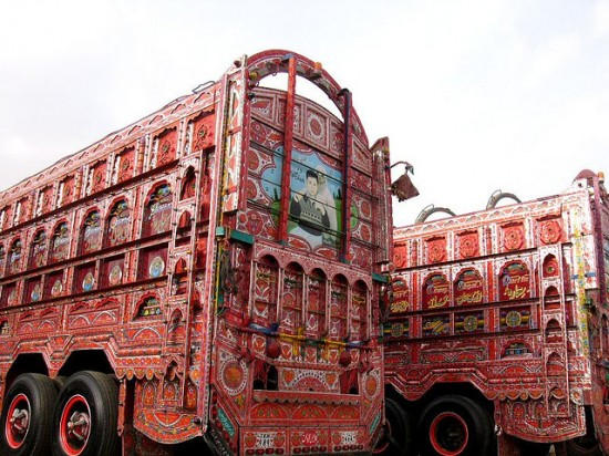 زخرفة الشاحنات فى باكستان