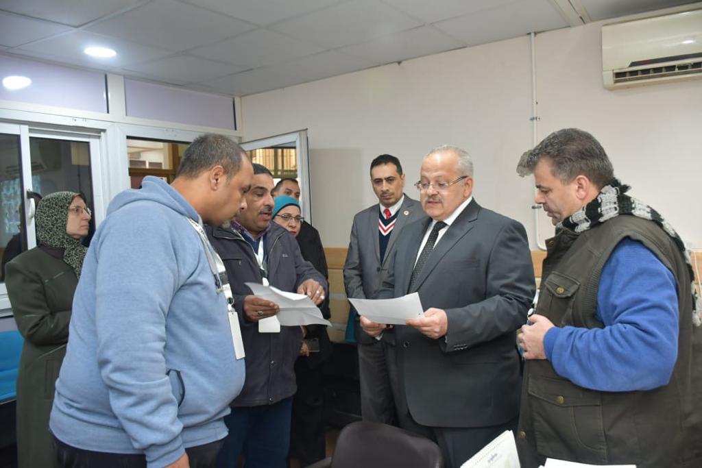 رئيس جامعة القاهرة يتفقد سير امتحانات الفصل الدراسى الأول  (3)