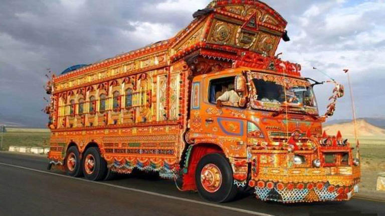 تلوين الشاحنات فى باكستان