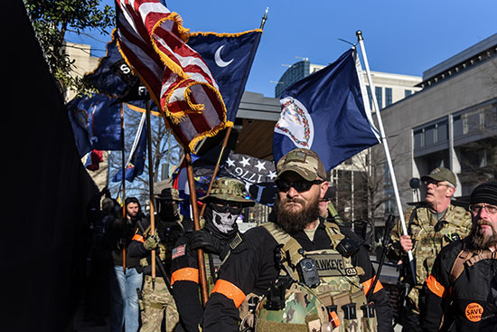 مناصرى حمل السلاح يتظاهرون فى فيرجينيا