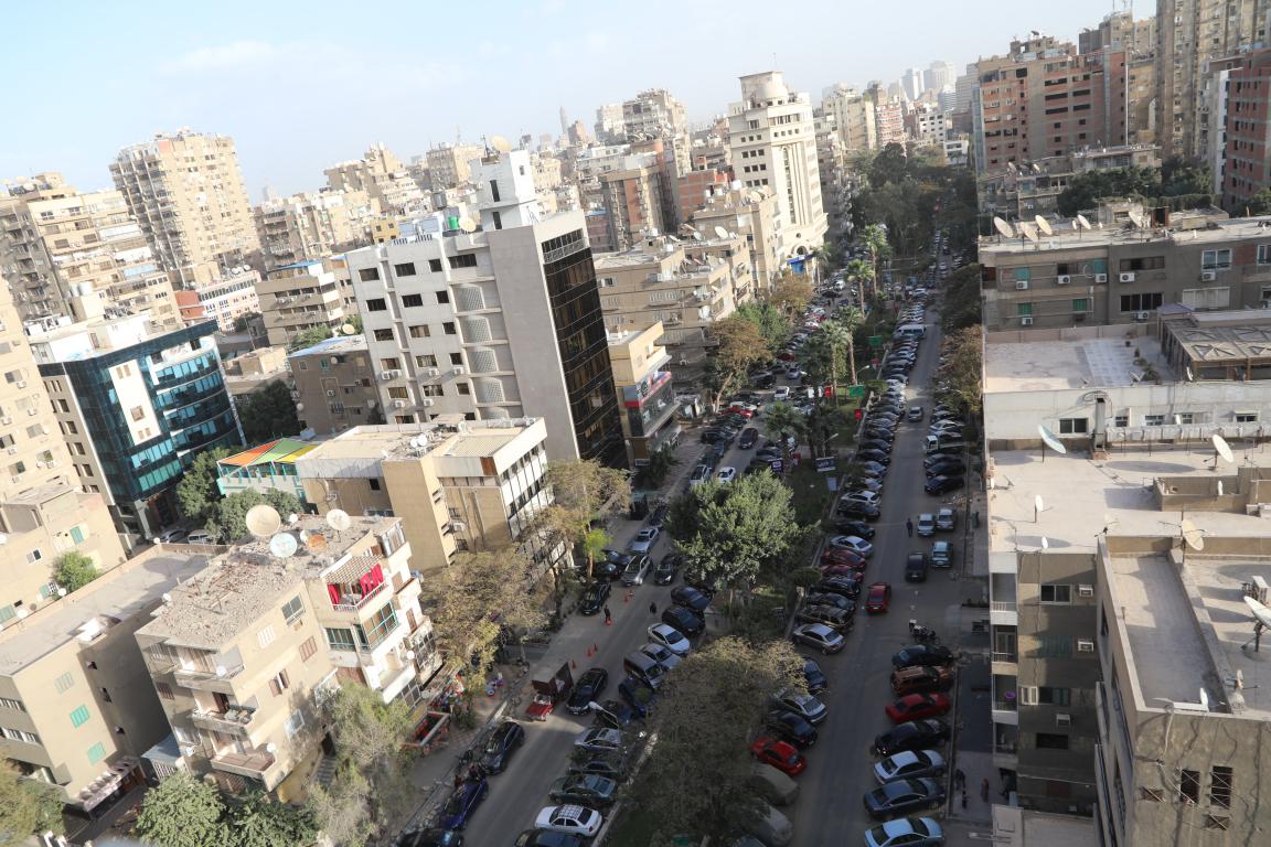 شارع سليمان أباظة يتحول لساحة إنتظار السيارات (2)
