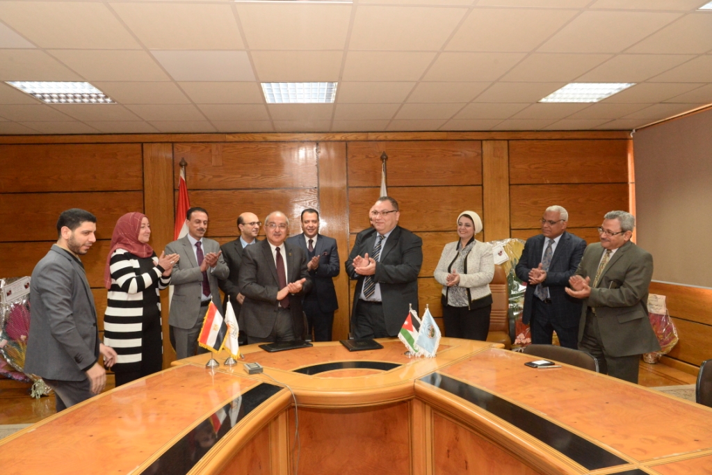 رئيس جامعة أسيوط يوقع ثلاث اتفاقيات تعاون مشترك مع جامعة الزرقاء الأردنية (7)