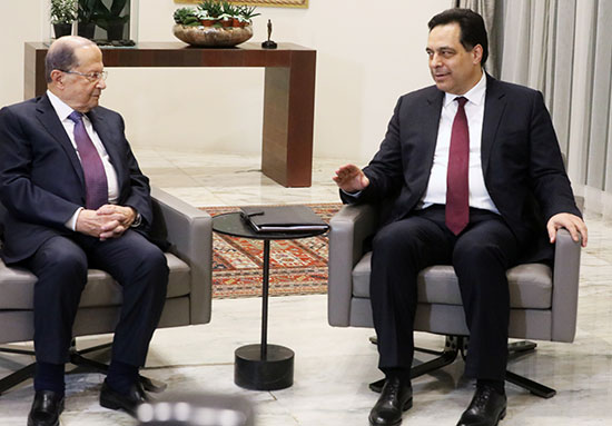 رئيس الوزراء المكلف حسن دياب يلتقي بالرئيس اللبناني ميشال عون