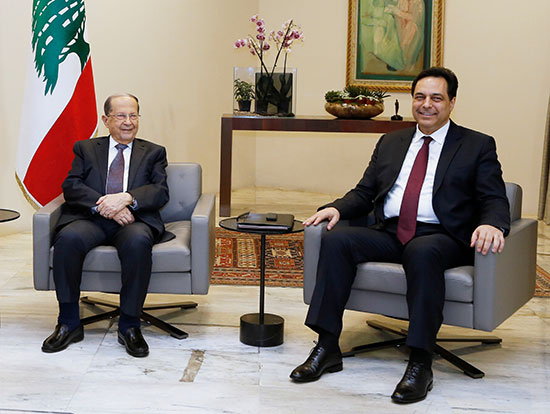 رئيس الوزراء المكلف حسن دياب يلتقي بالرئيس اللبناني ميشال عون في القصر الرئاسي