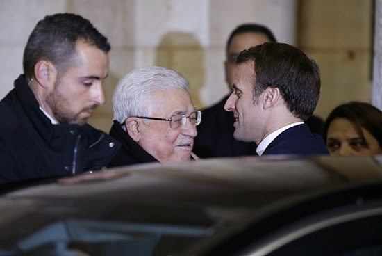 الرئيس الفرنسي ماكرون يلتقي نظيره الفلسطيني عباس في رام الله