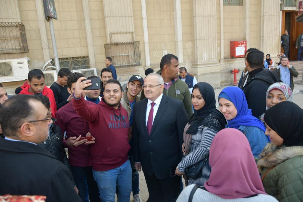 رئيس جامعة القاهرة يتفقد ختام ماراثون الامتحانات  (8)