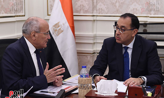 اجتماع رئيس الوزراء يتابع مع وزير الإنتاج الحربى (3)