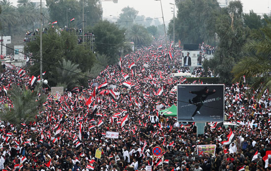 آلاف المحتجين فى شوارع بغداد