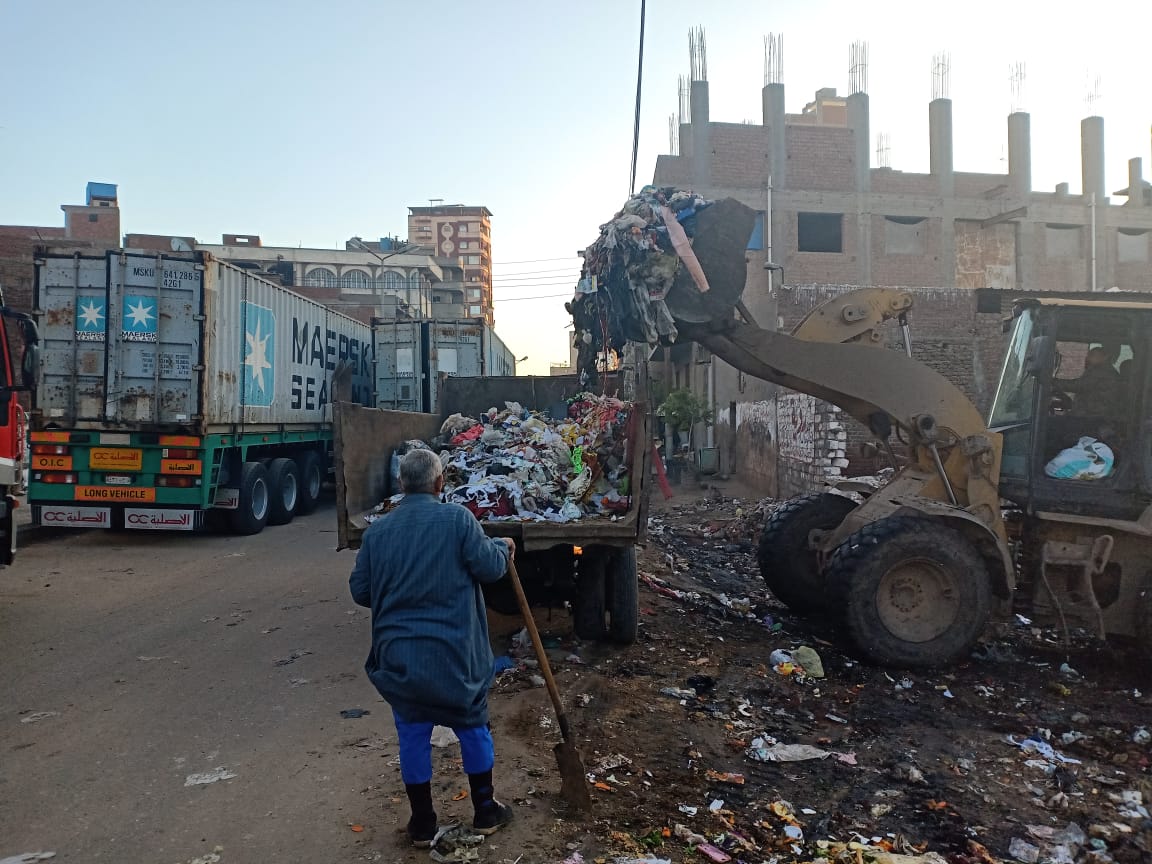  حملات نظافة موسعة بشوارع المحلة (5)