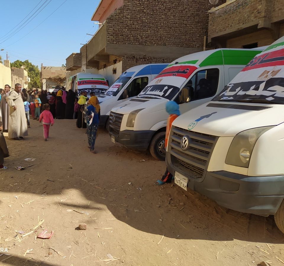  قافلة طبية للكشف المجاني في قرية الصدقية (2)