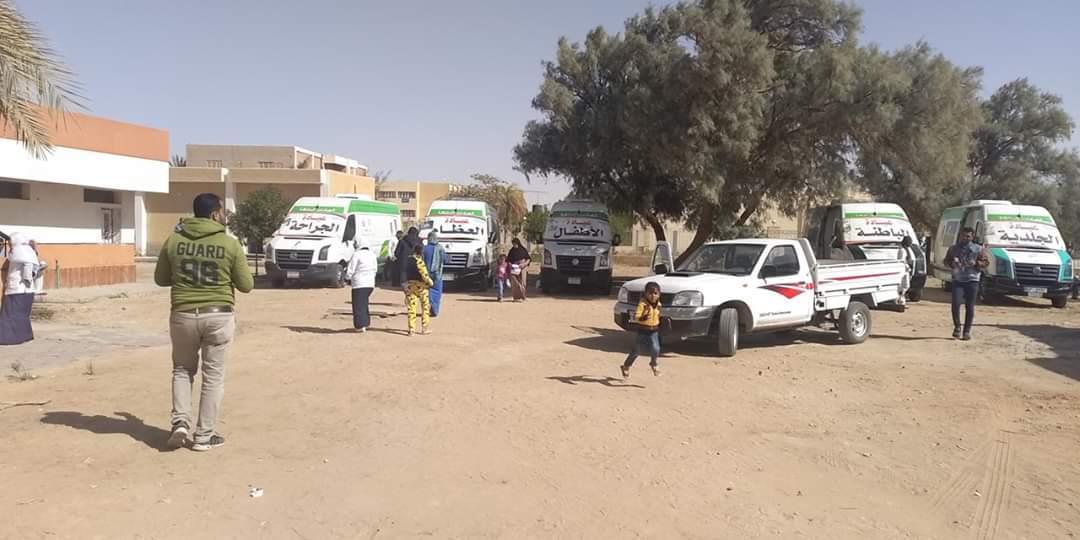 الكشف على المواطنين بالقافلة الطبية بقرية بغداد  (3)