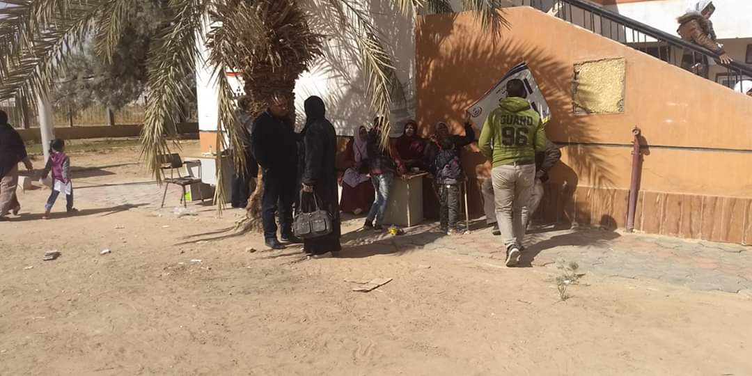 الكشف على المواطنين بالقافلة الطبية بقرية بغداد  (2)