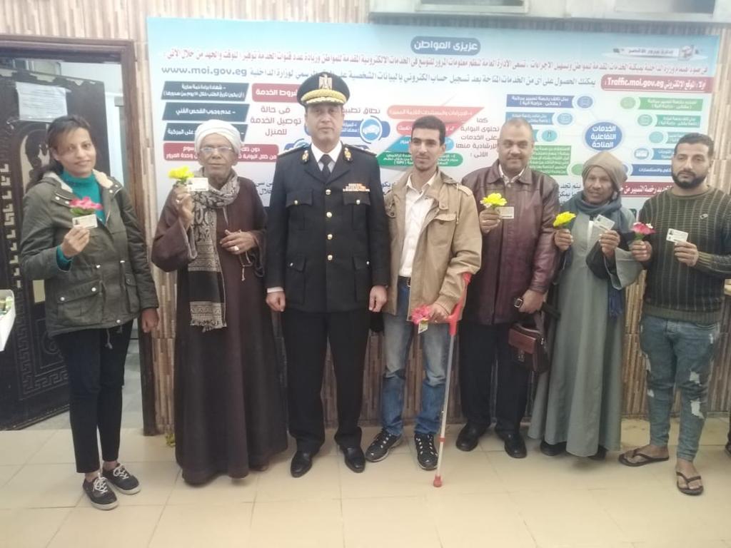 إستخراج رخص للمواطنين بالمجان (3)