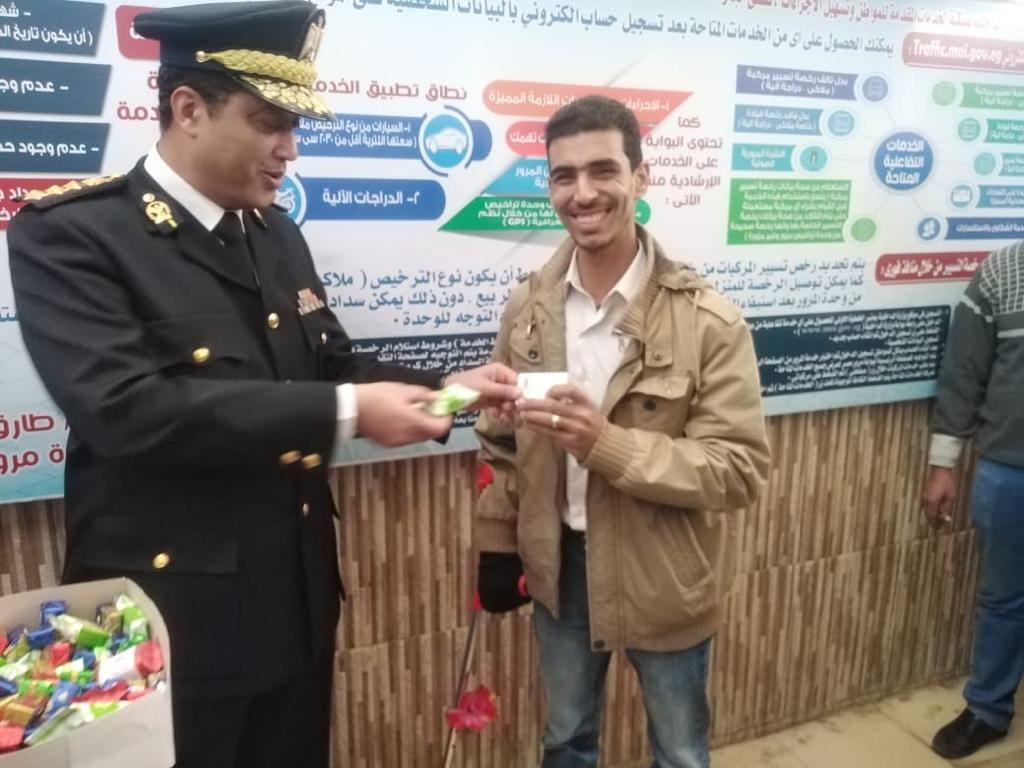 إستخراج رخص للمواطنين بالمجان (7)