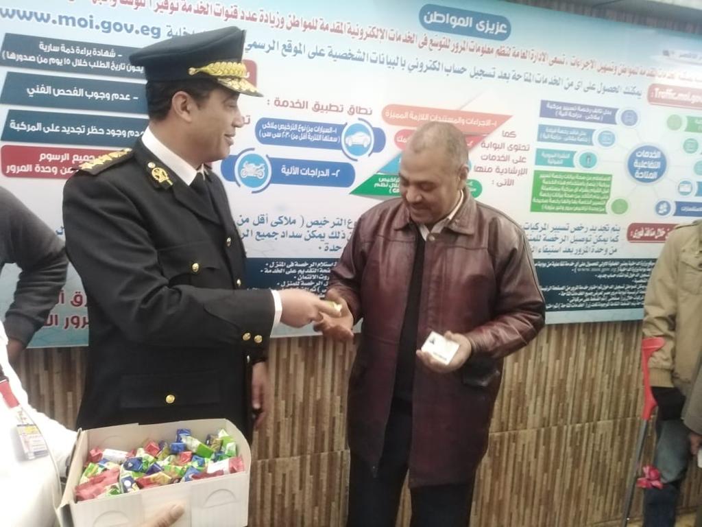 إستخراج رخص للمواطنين بالمجان (5)