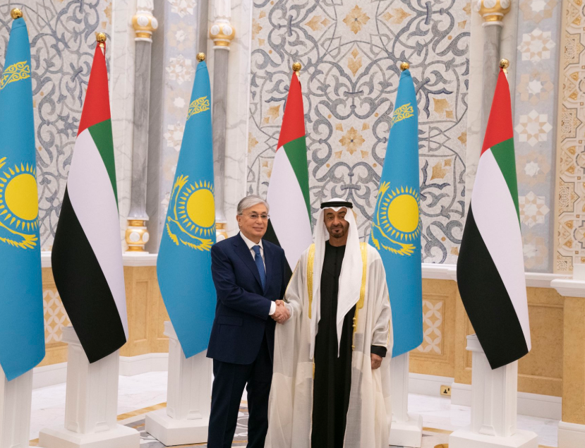 لقاء ولى عهد أبو ظبى ورئيس كازاخستان