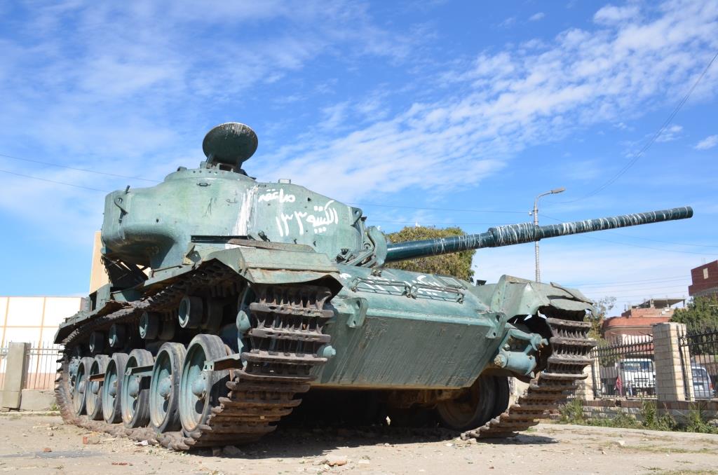 محافظ الإسماعيلية يقرر تطوير متحف دبابات أبوعطوة  (6)