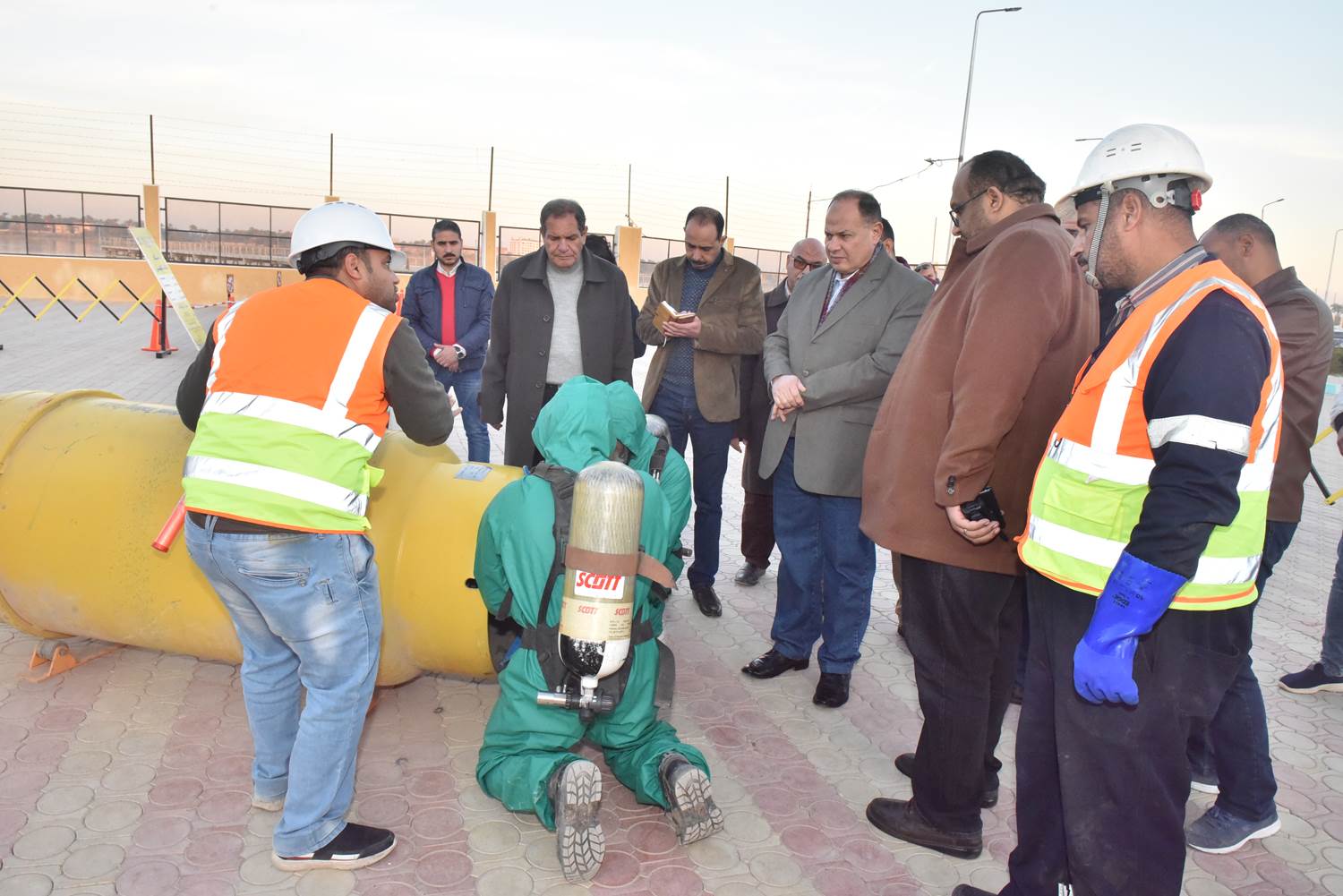 تفقد محطة مياه نزلة عبد اللاه ومركز السلامة والصحة المهنية والمعمل المركزي (9)